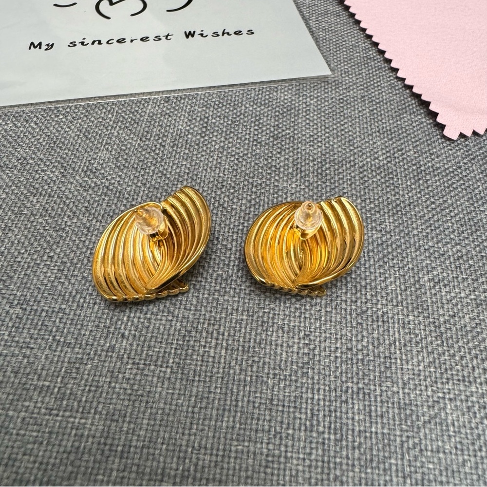 ✨Vintage Amelia Gold Earrings |StainlessSteel 18K PVD Gold tone GOODREVIEW - Picture 11 of 15